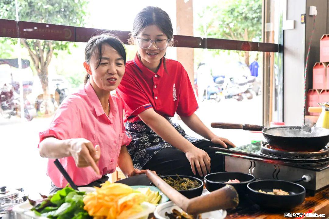 全网追的“扁担女孩”，找了一份暑假工，时薪12元 - 甘孜生活资讯 - 甘孜28生活网 ganzi.28life.net